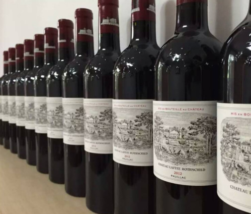 海珠红酒回收商家,附近上门回收红酒,广州海珠区高价回收拉菲红酒