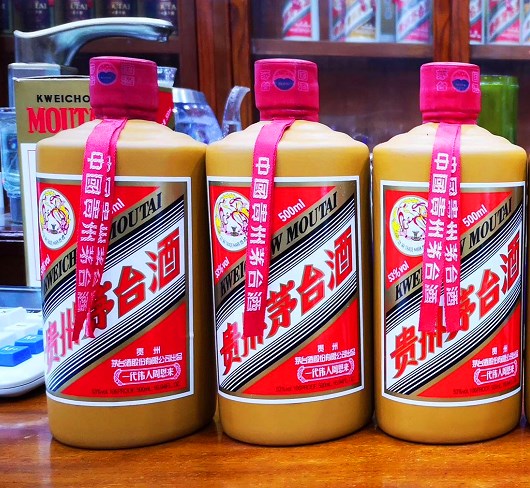 广州回收老茅台酒「粤诚酒业」：八九十年代茅台、地方老酒，专业鉴定，高价回收